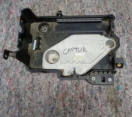 Renault Clio V Battery box tray P1011233