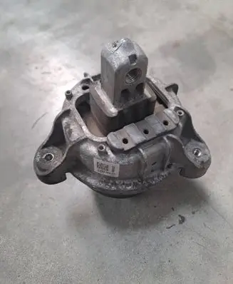 BMW 5 F10 F11 Engine mount bracket 6868302 030914