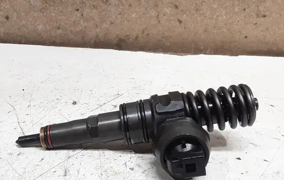 Skoda Fabia Mk2 (5J) Fuel injector 038130073BP 0414720314