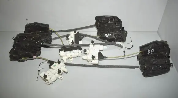 BMW 7 G11 G12 Front door soft close latching motor 2581896 2581894 2581895