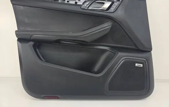 Porsche Macan (95B) Front door card panel trim 95B867011A