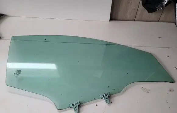Nissan Qashqai Front door window glass four-door 43R001582