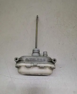 Volkswagen Golf III Central locking vacuum pump 1H9862159D
