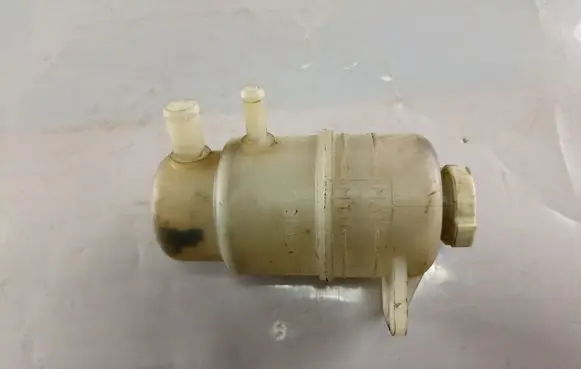 Mitsubishi Grandis Power steering fluid tank/reservoir