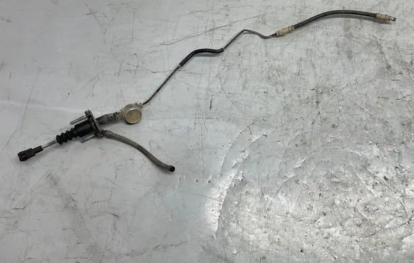 Opel Zafira B Clutch master cylinder 90581565
