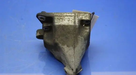 Mercedes-Benz E W211 Engine mounting bracket A2722231704