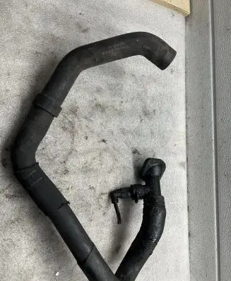 Volkswagen PASSAT B6 Engine coolant pipe/hose 03G121121B