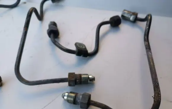 Toyota Avensis Verso Fuel injector supply line/pipe 