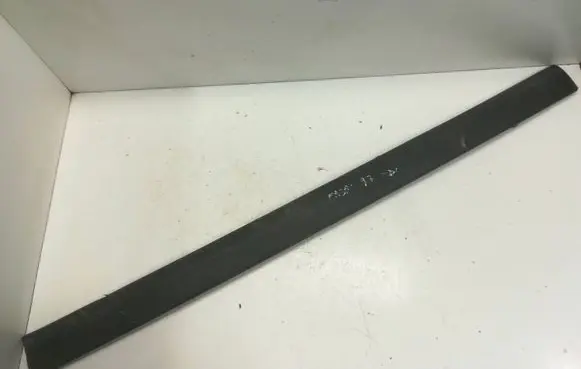 Rear bumper trim bar molding