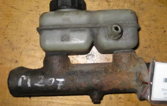 Mercedes-Benz E W123 Master brake cylinder