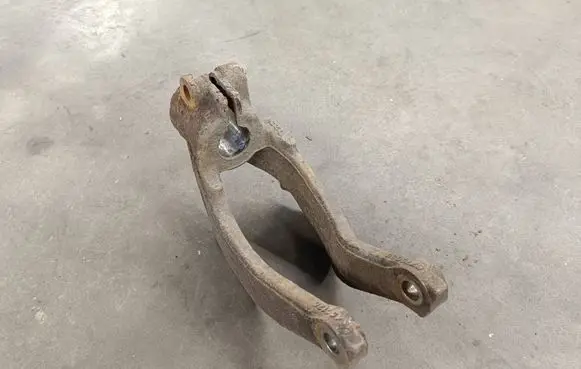 BMW X6 E71 Lower shock absorber bracket 6775086