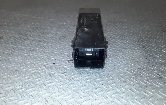 Renault Scenic III - Grand scenic III Glow plug pre-heat relay 0281003050 8200793585