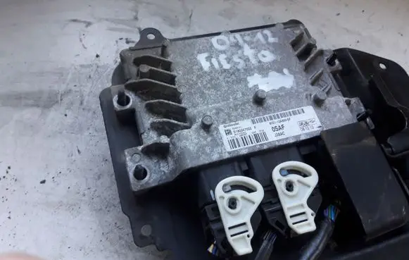 Ford Fiesta Engine control unit/module 8V2112A650SF