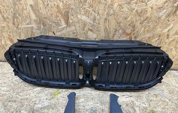 BMW 5 G30 G31 G38 Front bumper upper radiator grill 51747497279