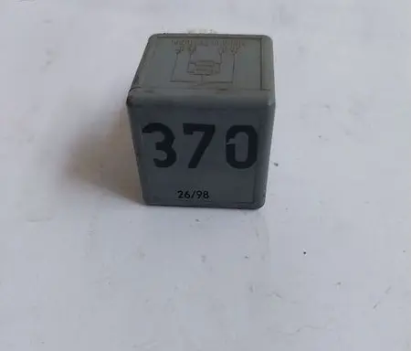 Audi A6 S6 C5 4B Other relay 8D0951253
