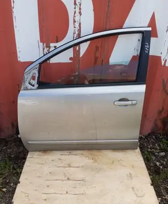 Nissan Note (E11) Front door