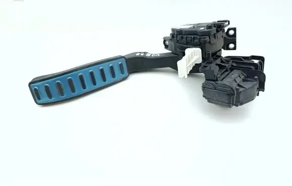 Accelerator throttle pedal