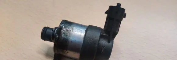 Opel Astra H Fuel pressure regulator 098400680
