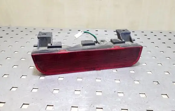 Mitsubishi Pajero Third/center stoplight