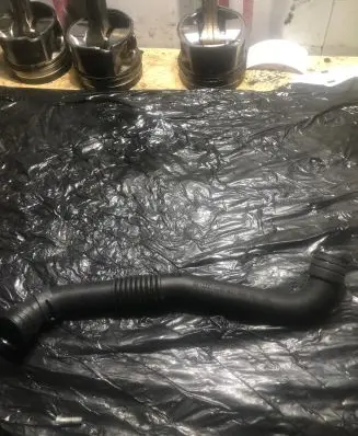 Volkswagen PASSAT B5.5 Breather hose/pipe 038103493AE