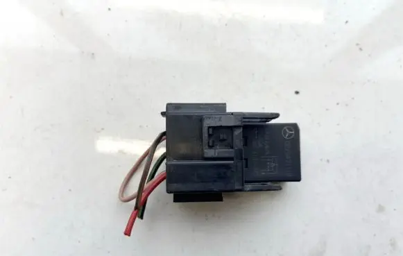 Mercedes-Benz Vaneo W414 Other relay 0025421119