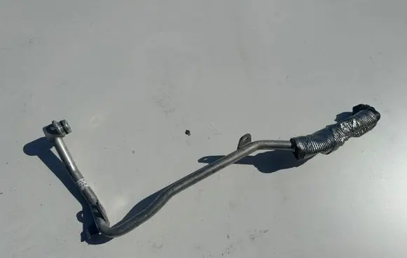 BMW 2 F46 Engine coolant pipe/hose 8589047