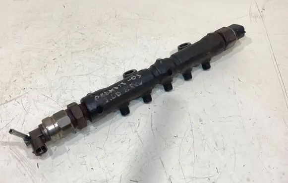 Toyota Avensis T250 Fuel main line pipe 8945860010