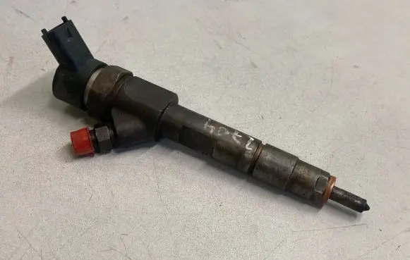 Volvo S40, V40 Fuel injector 0445110021