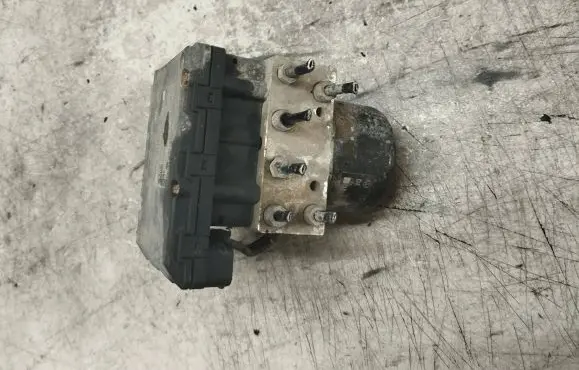 Skoda Octavia Mk1 (1U) ABS Pump 1J0907379H HMS9C02E34 5WK8475