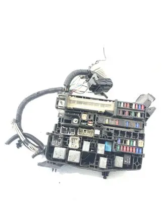 Toyota Avensis T270 Fuse box set 8211105S80 130524162838