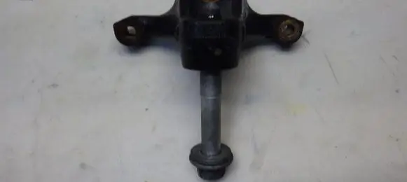 Opel Vivaro Engine mounting bracket