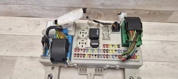 Ford Focus C-MAX Fuse module 4M5T14A073DG 519100606 E11A000280