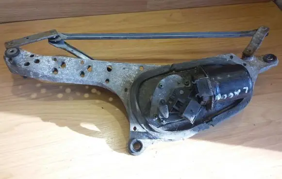 Renault Laguna II Front wiper linkage and motor 8200000525