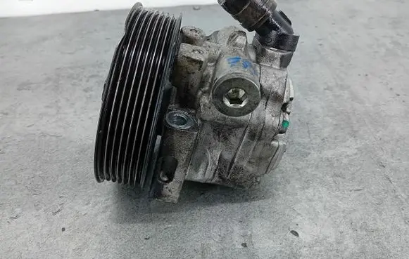 Honda FR-V Power steering pump 