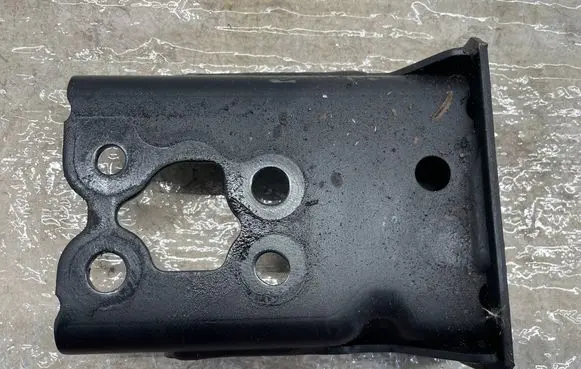 Toyota RAV 4 (XA50) Gearbox mounting bracket 3318542020
