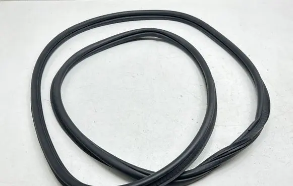 Peugeot 5008 II Trunk rubber seal (body) 9811603080