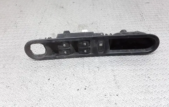 Renault Espace - Grand espace IV Electric window control switch 8200250650