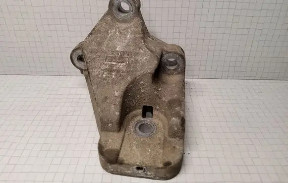 Volvo S60 Engine mounting bracket 08649262
