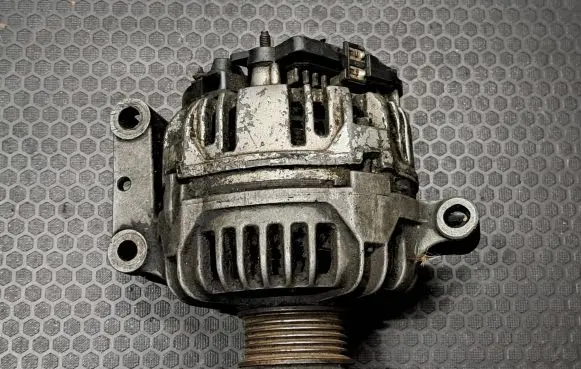 Ford Focus Generator/alternator 1S7TBC F22564312