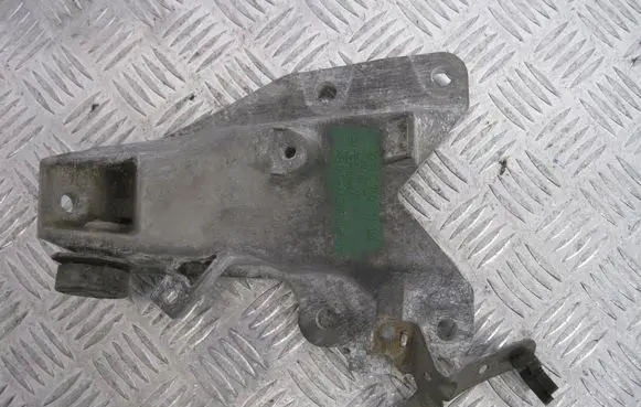 BMW 2 Active Tourer U06 Engine mount bracket 6760317