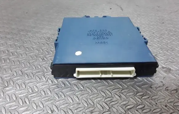 Toyota Corolla Verso AR10 Comfort/convenience module 896180F020