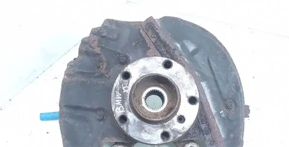 BMW X5 E53 Front wheel hub