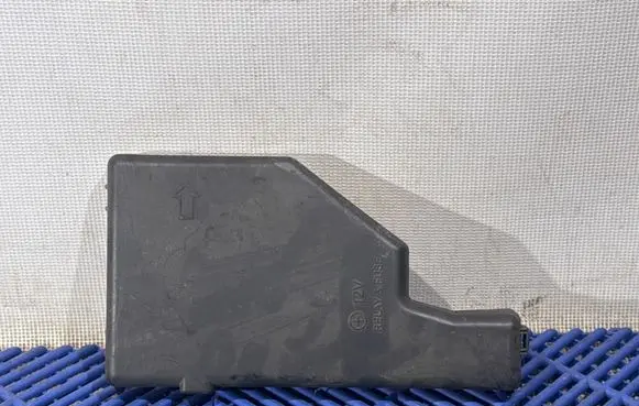 Toyota Prius (XW20) Fuse box cover 8644YA1
