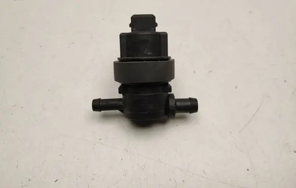 Mercedes-Benz E W211 Valve A0004708893
