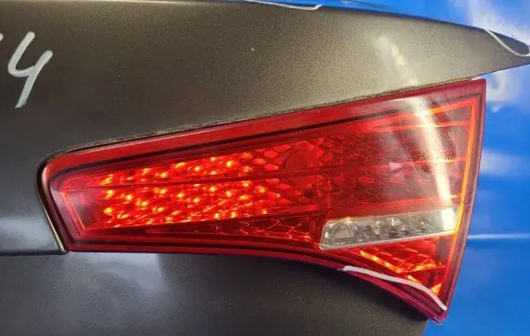 KIA Optima Boot/trunk interior light 