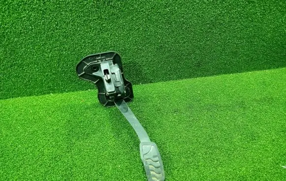 Accelerator throttle pedal