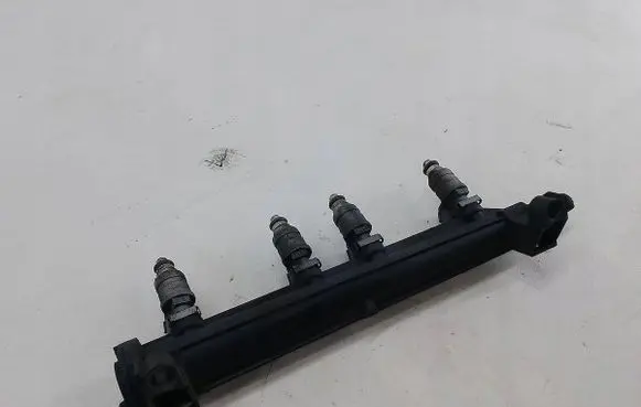 Volkswagen Golf V Fuel main line pipe