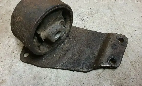 Volkswagen Scirocco Engine mount bracket 055199293G