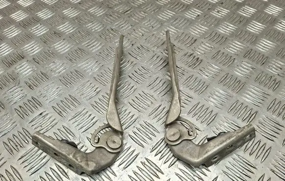 Skoda Superb B5 (3U) Engine bonnet/hood hinges 3B0823301A