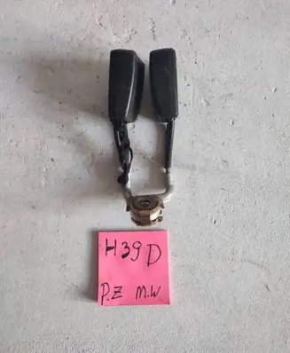 Skoda Fabia Mk1 (6Y) Middle seatbelt buckle (rear) 847932